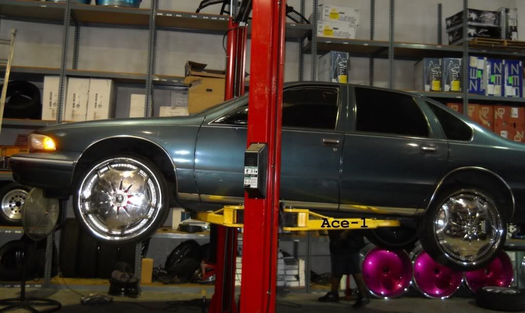 Arctic Customs- Chevy Caprice Classic on 24
